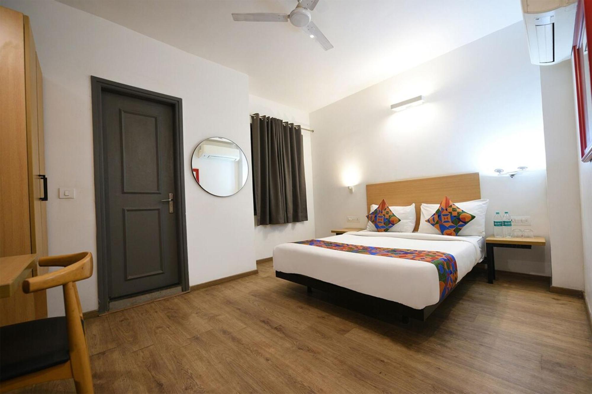Hotel Crown Inn Faridábád Kültér fotó