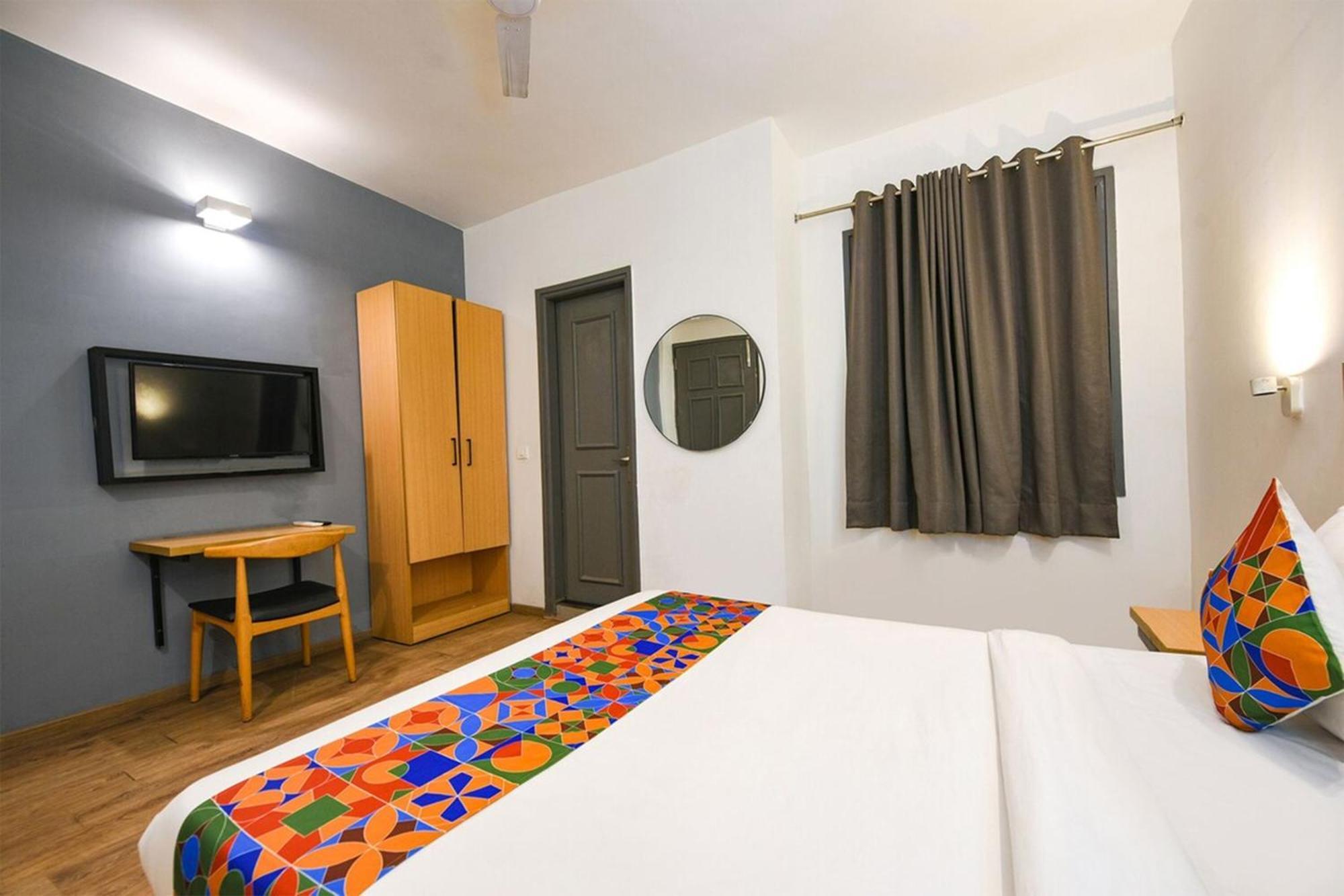 Hotel Crown Inn Faridábád Kültér fotó