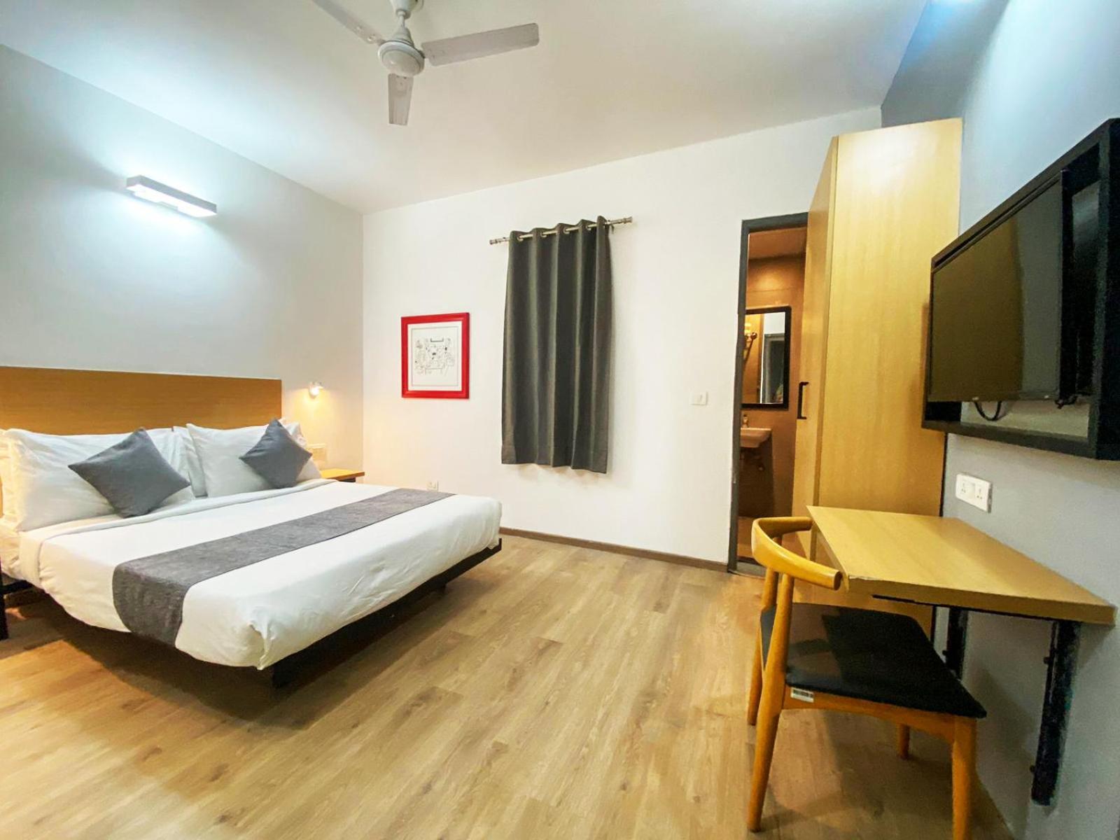 Hotel Crown Inn Faridábád Kültér fotó