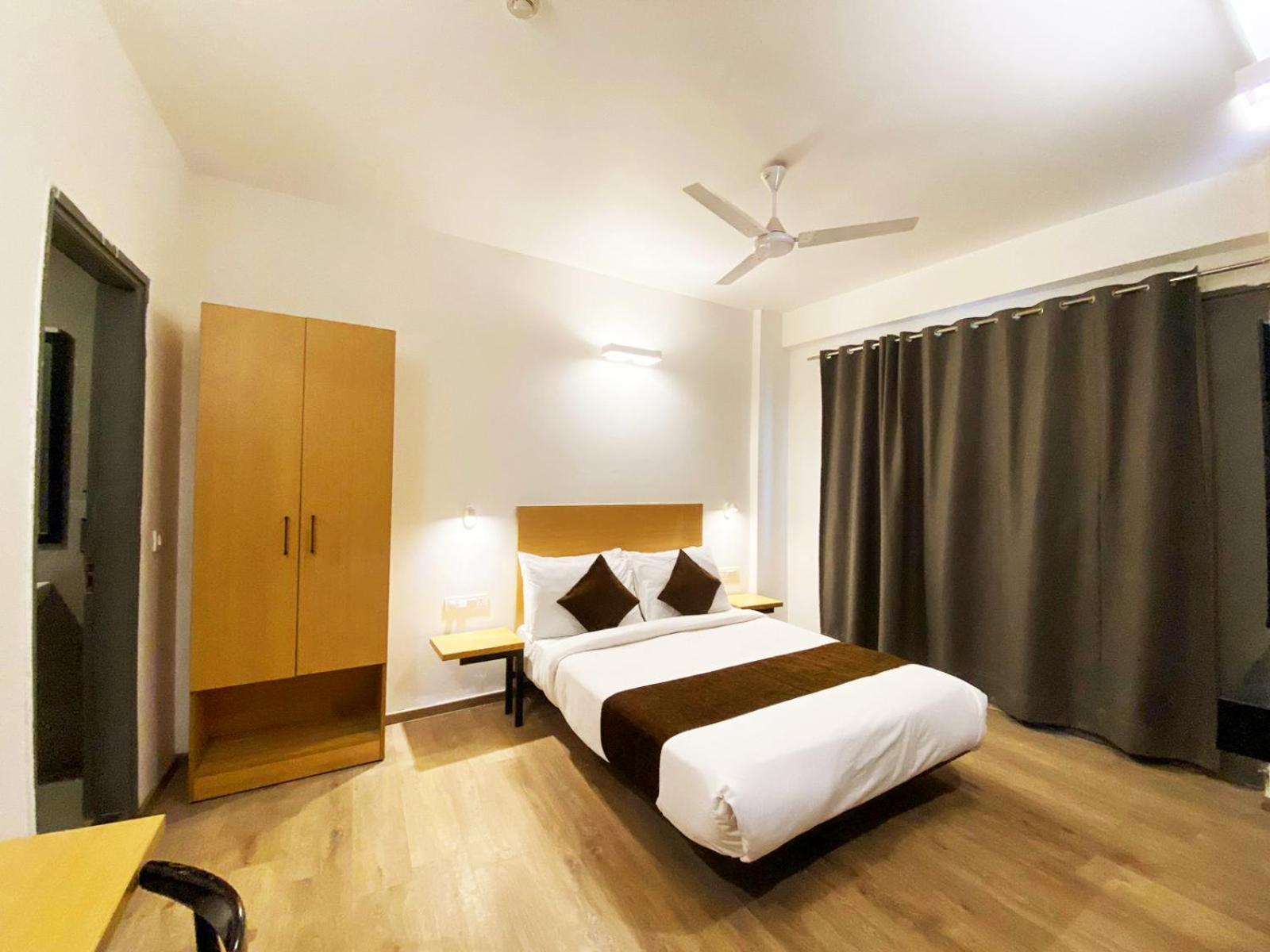 Hotel Crown Inn Faridábád Kültér fotó